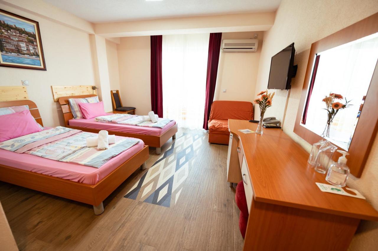Hotel Holiday-M Ohrida Exterior foto