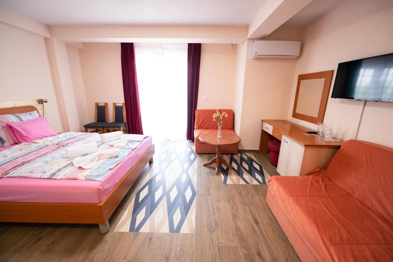Hotel Holiday-M Ohrida Exterior foto