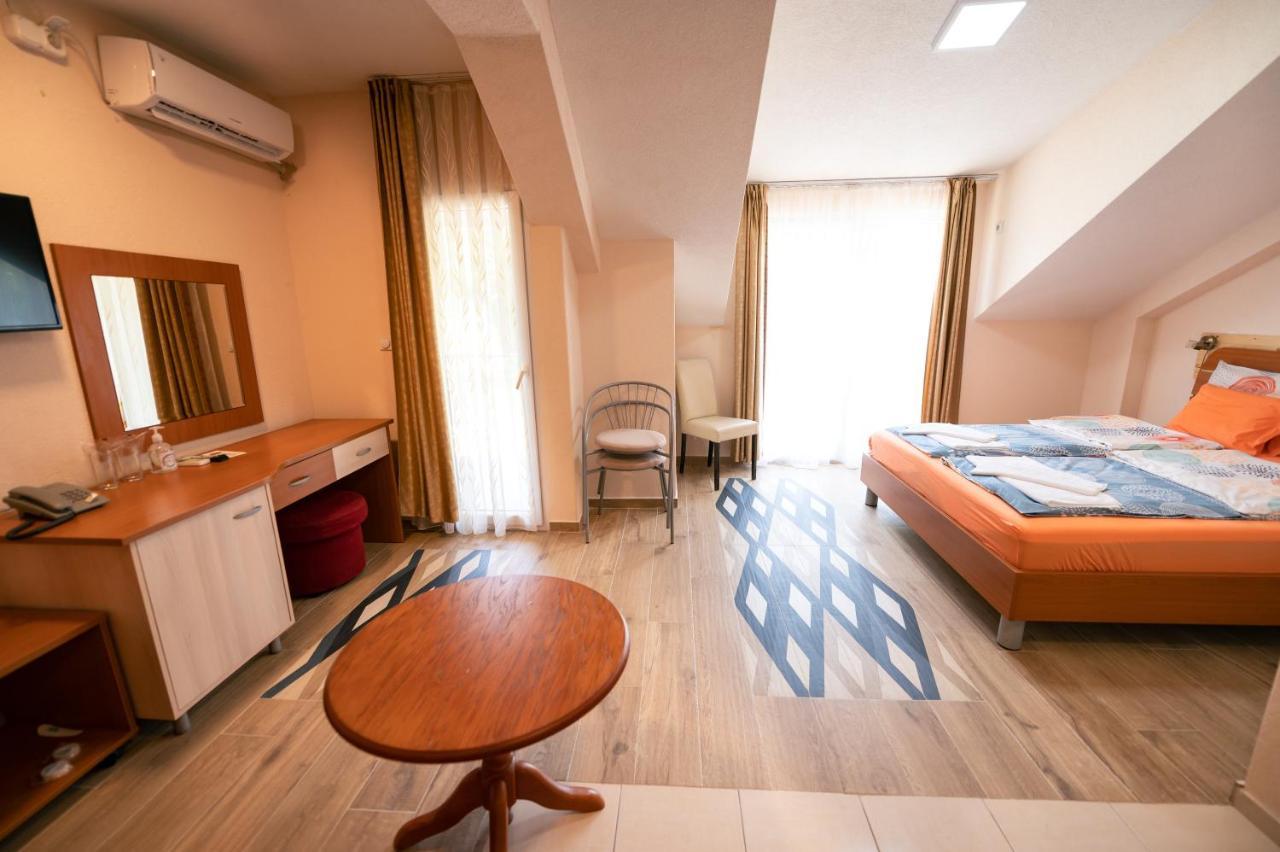 Hotel Holiday-M Ohrida Exterior foto