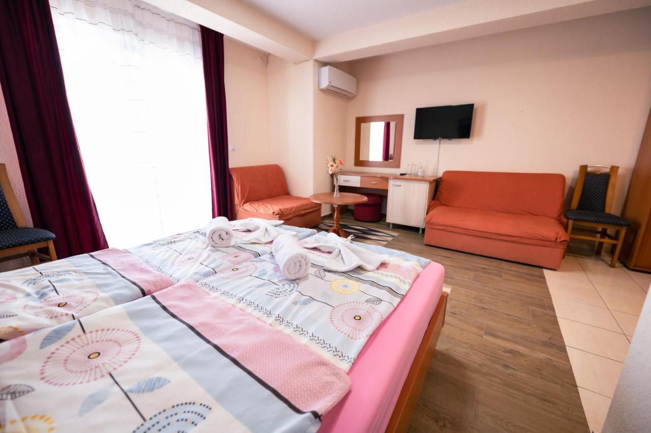 Hotel Holiday-M Ohrida Exterior foto