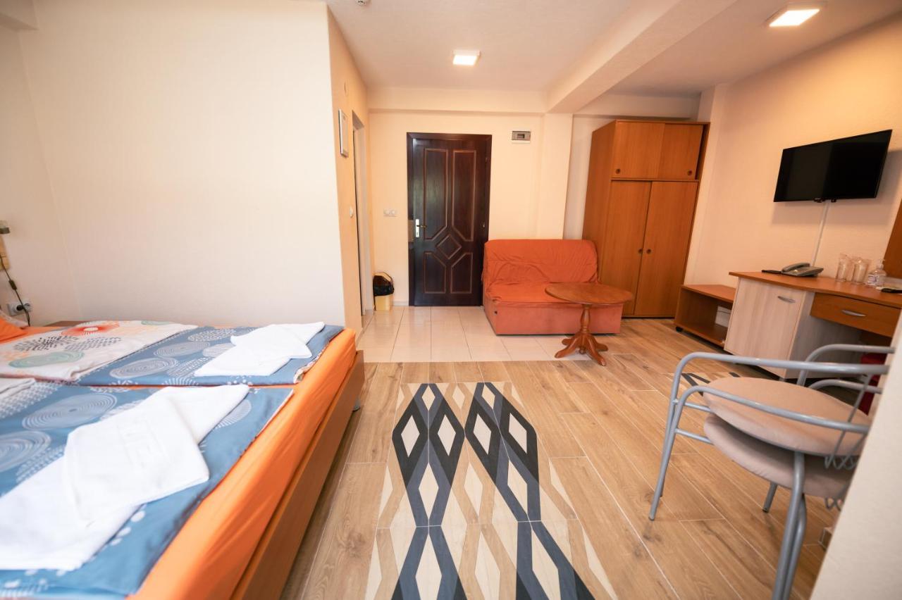 Hotel Holiday-M Ohrida Exterior foto